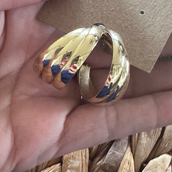 BOGO FREE GOLDEN Quality VINTAGE CHUBBY HOOP 90’s earrings - Picture 3 of 6